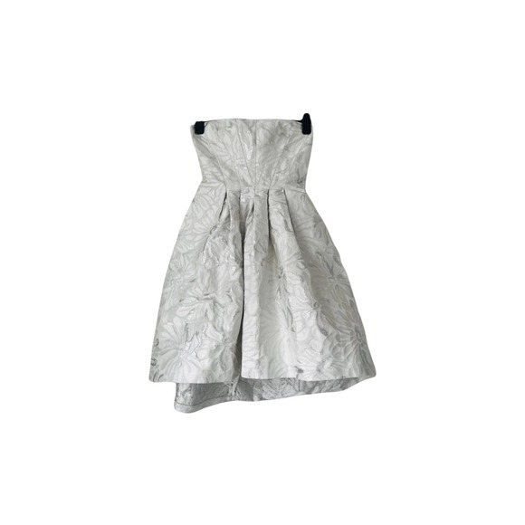 Vera Wang Dresses & Skirts - Vera Wang Embroidered Lace Fit & Flare Dress strapless